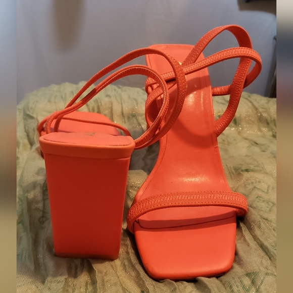 ALDO - Picture 2 of 4